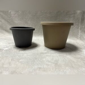 2 small gray brown plastic gardening pot planter